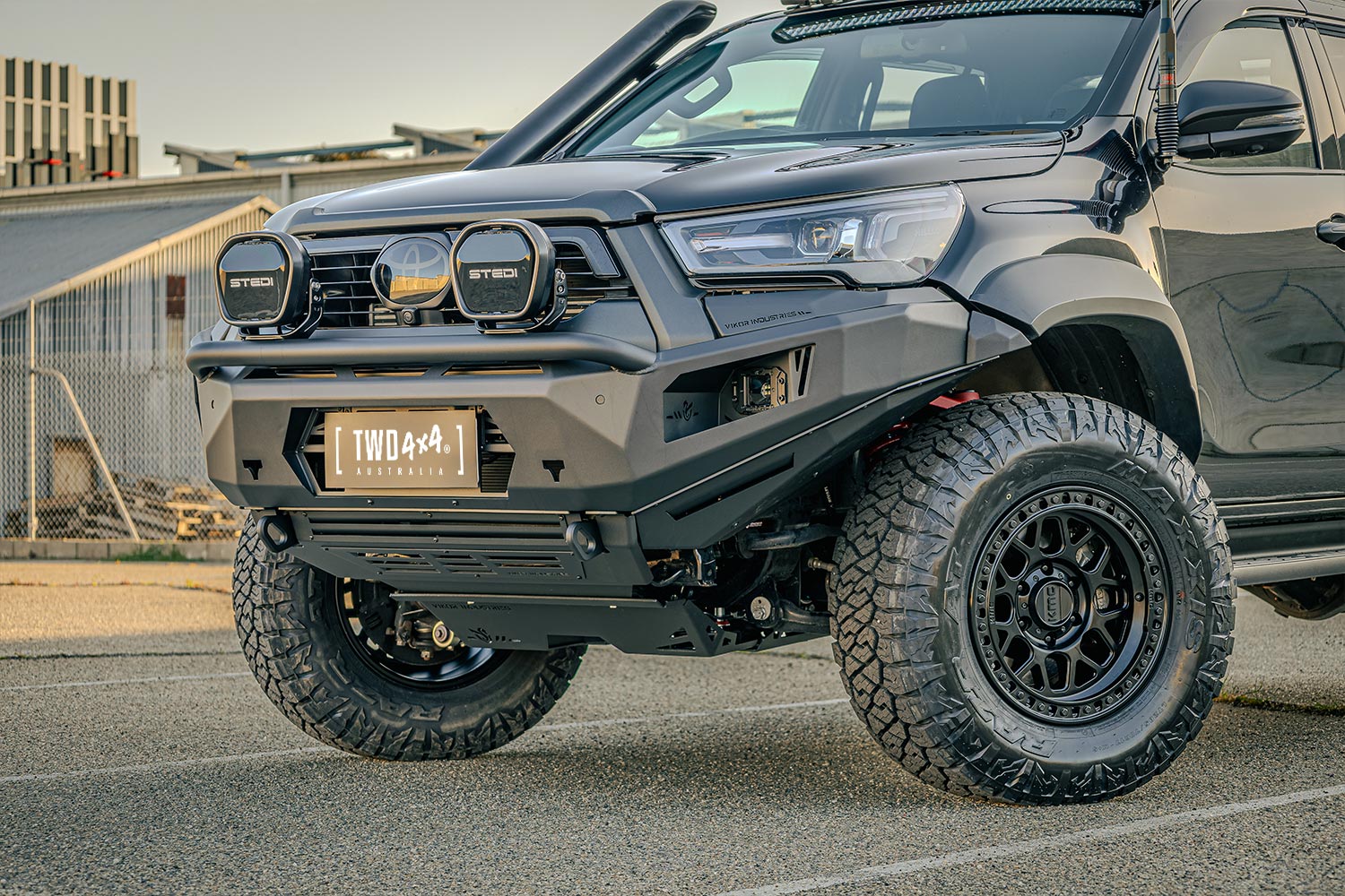 elevated hilux rogue build