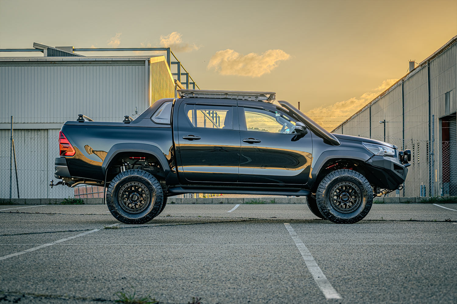 elevated hilux rogue build