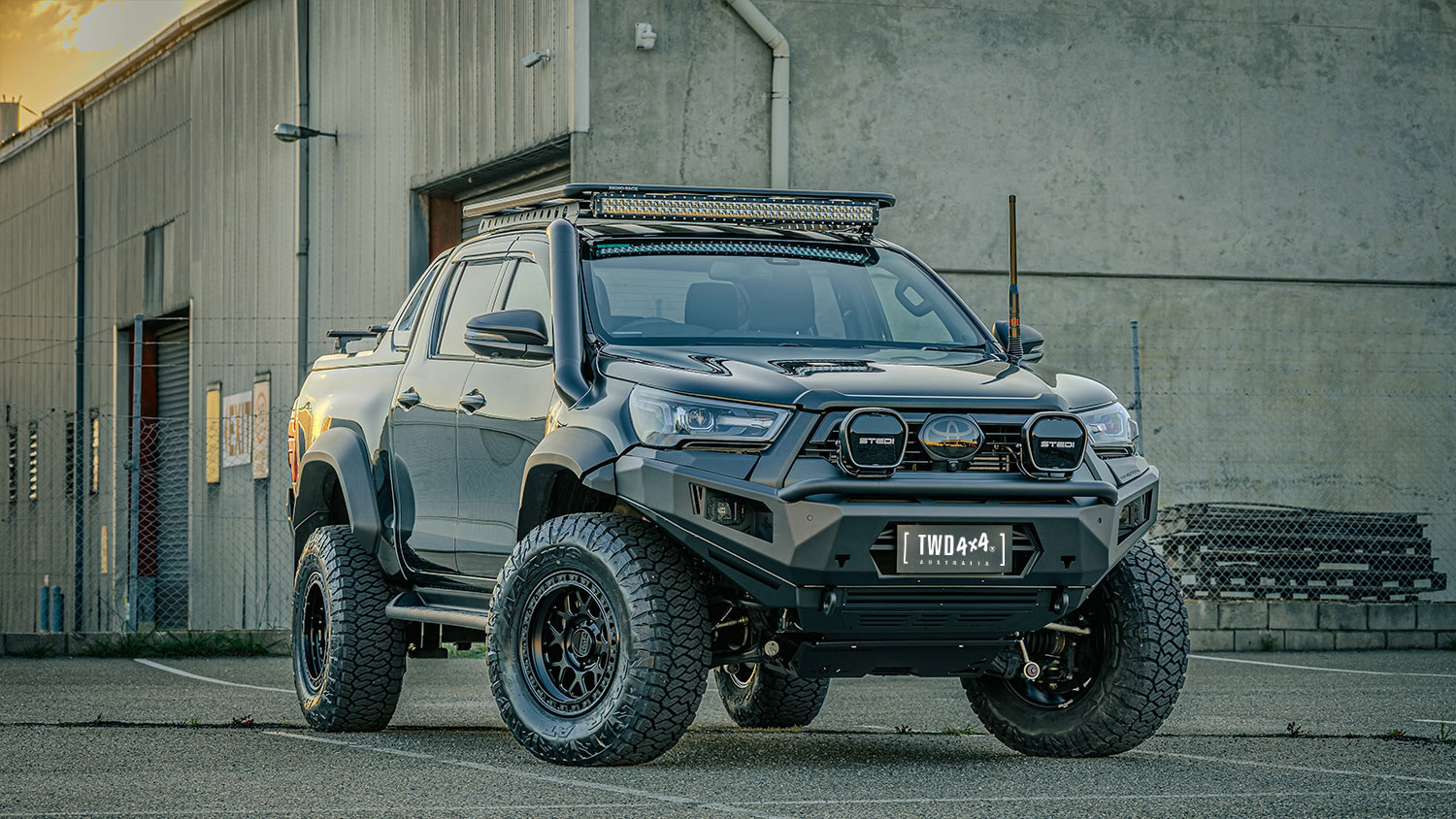 elevated hilux rogue build