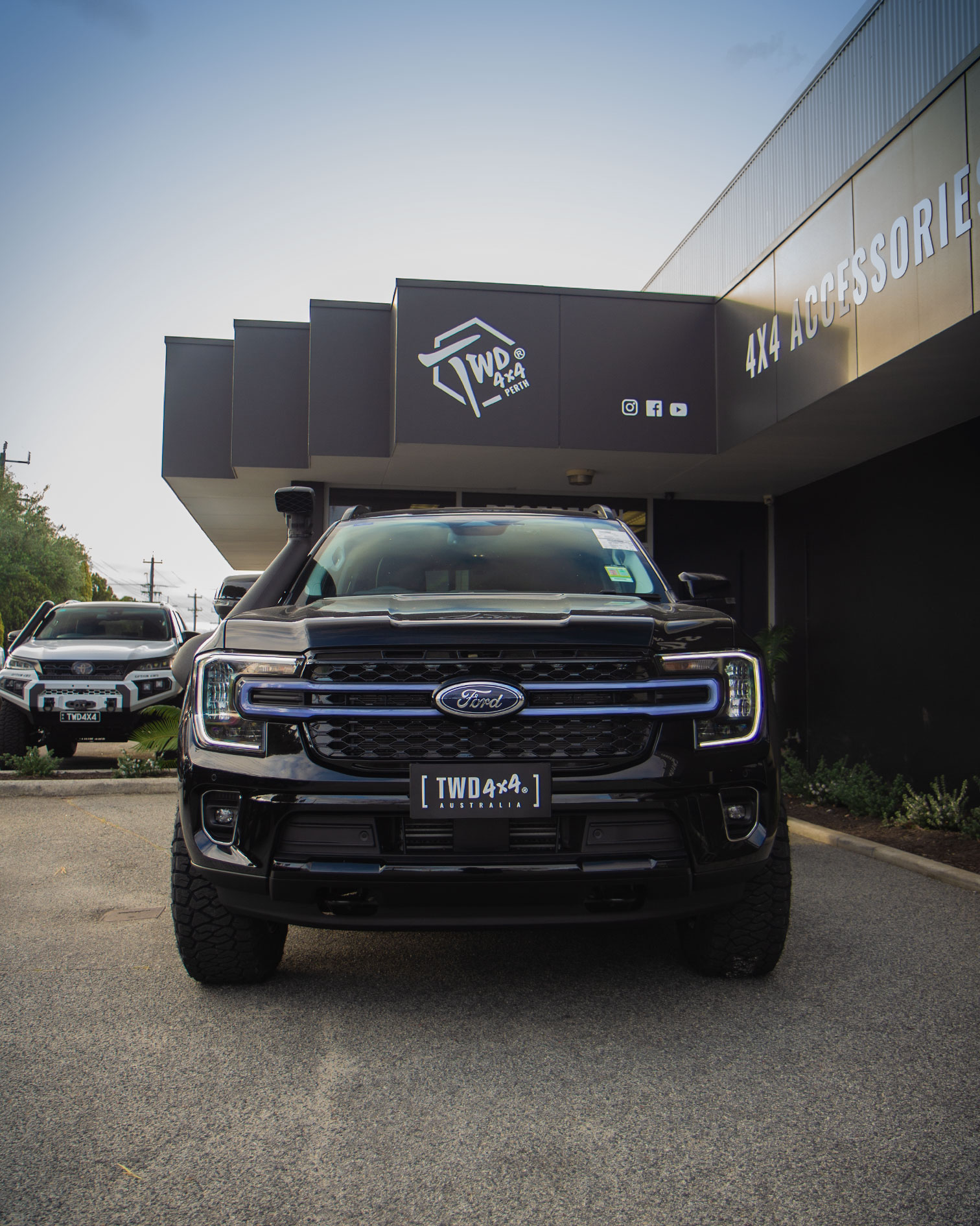 Twd 4x4 lightning grill with middle light Next Gen Ranger front